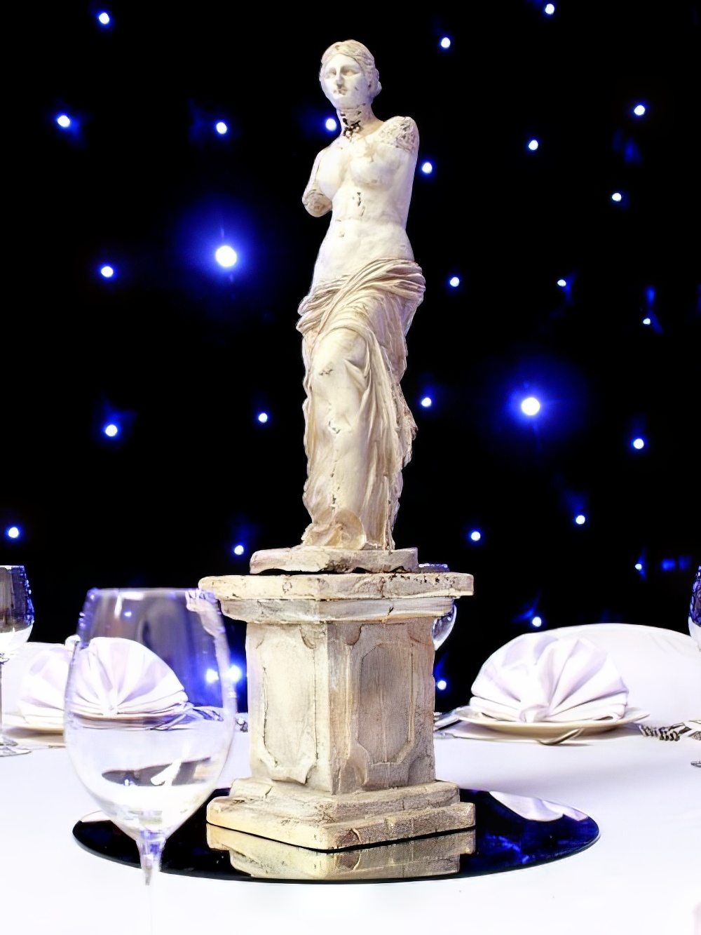TBL23_Venus_De_Milo_Classical_Table_Centreevent_prop_hire_189_Optimised