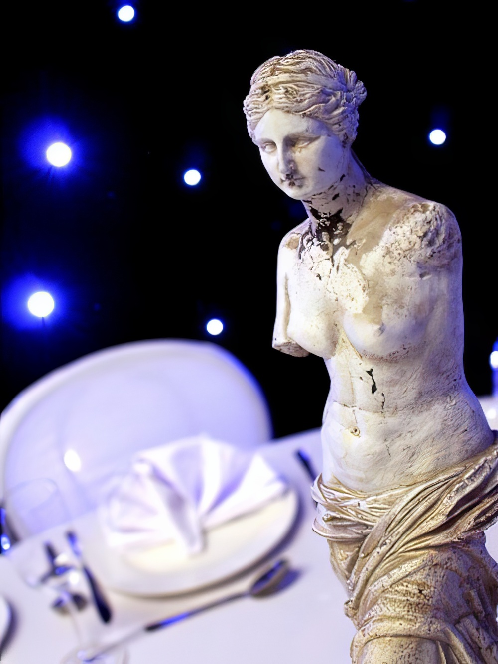 TBL23_Venus_De_Milo_Classical_Table_Centreevent_prop_hire_191_Optimised