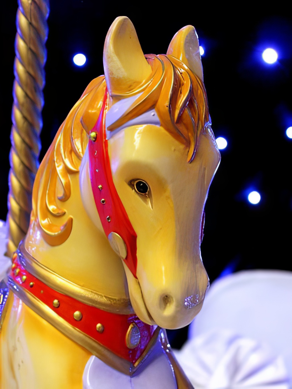 TBL48_Carousel_Horse_Fairground_Circus_Table_Centreevent_prop_hire_112_Optimised