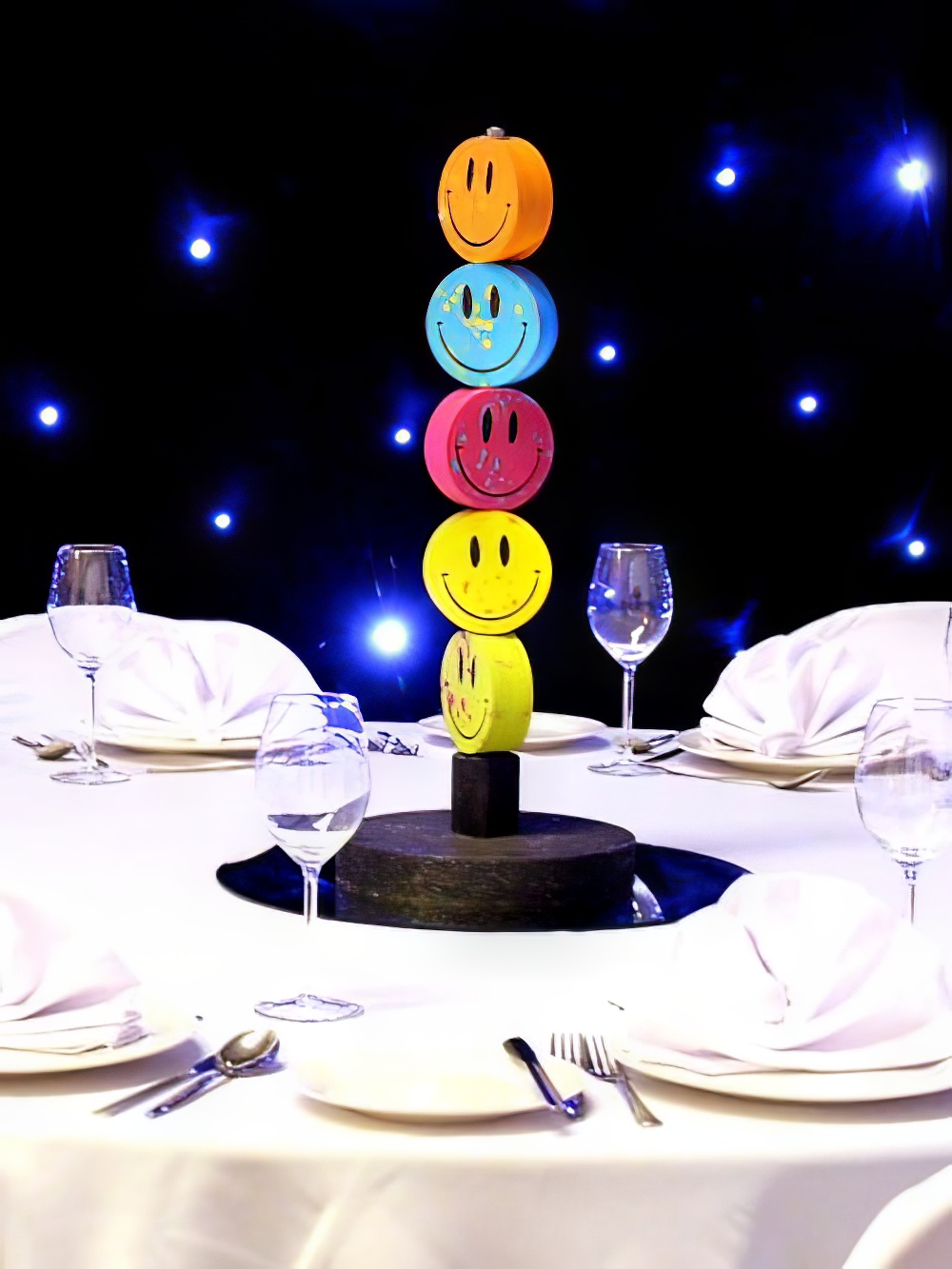 TBL54_Smiley_Acid_Face_90s_00s_Table_Centreevent_prop_hire_126_Optimised