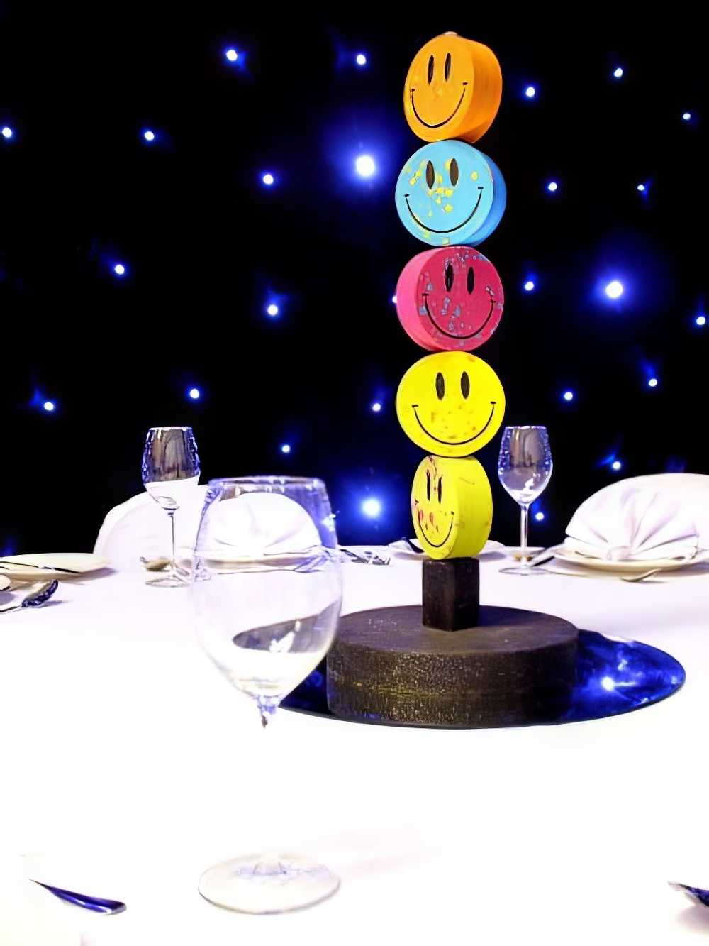TBL54_Smiley_Acid_Face_90s_00s_Table_Centreevent_prop_hire_128_Optimised