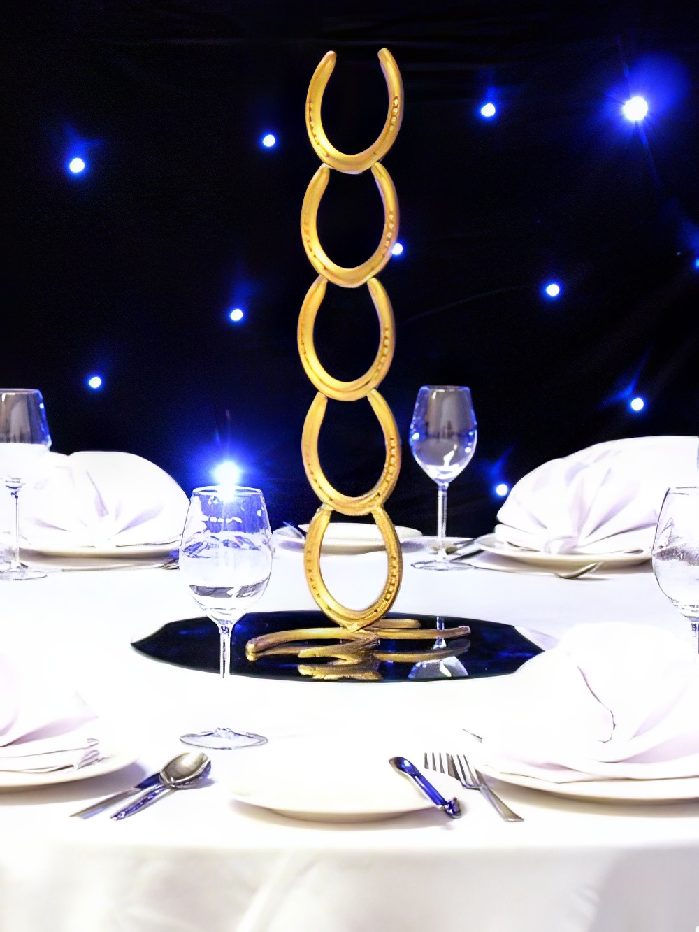 TBL67_Gold_Horse_Shoe_Table_Centreevent_prop_hire_145_Optimised