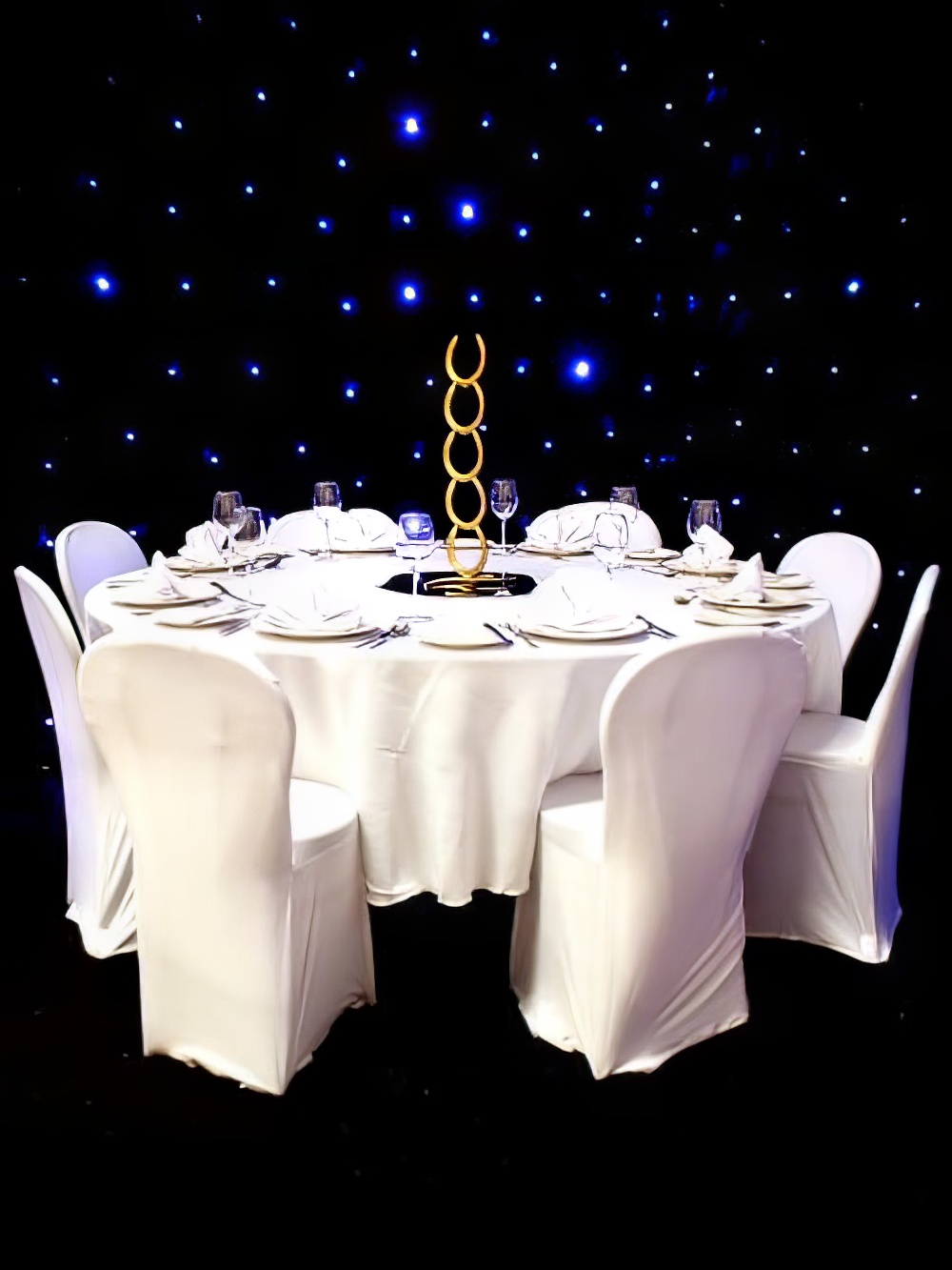TBL67_Gold_Horse_Shoe_Table_Centreevent_prop_hire_146_Optimised
