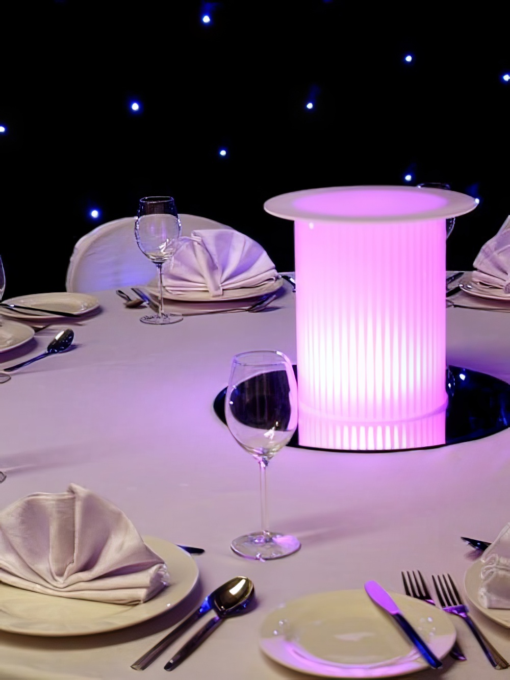 TBL71_Illuminated_Column_Table_Centreevent_prop_hire_079_Optimised