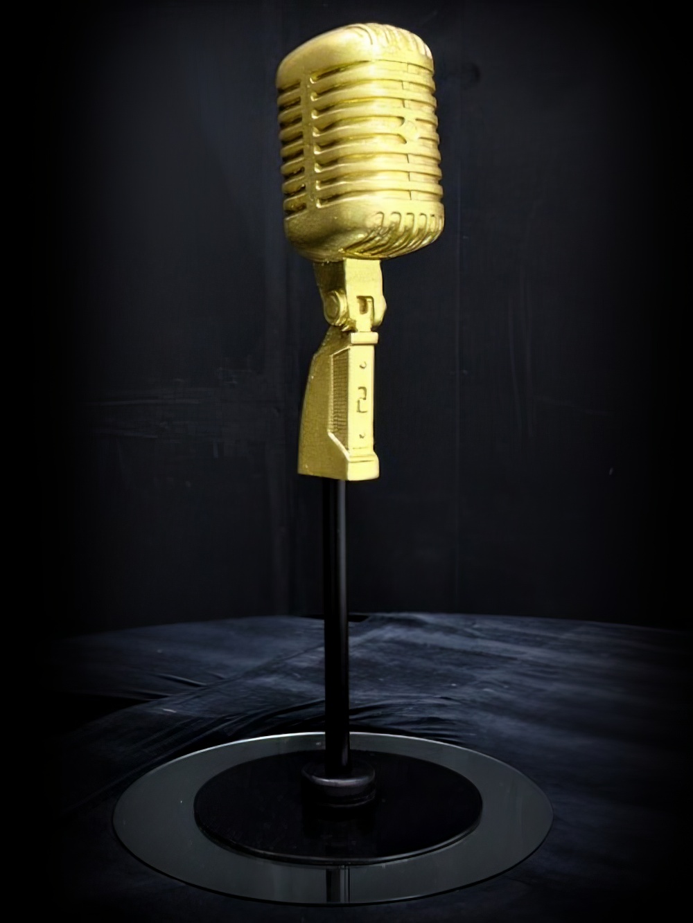 TBL85_gold_glittered_retro_1950s_microphone_table_centre_2_event_prop_hireOPTIMISED