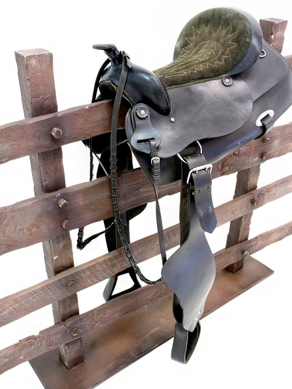 WST51_Wild_West_Saddle_on_Fenceevent_prop_hire_LG_1035_copy