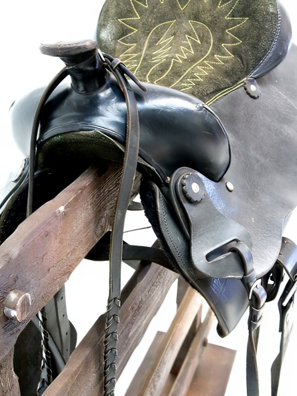 WST51_Wild_West_Saddle_on_Fenceevent_prop_hire_LG_1036_copy