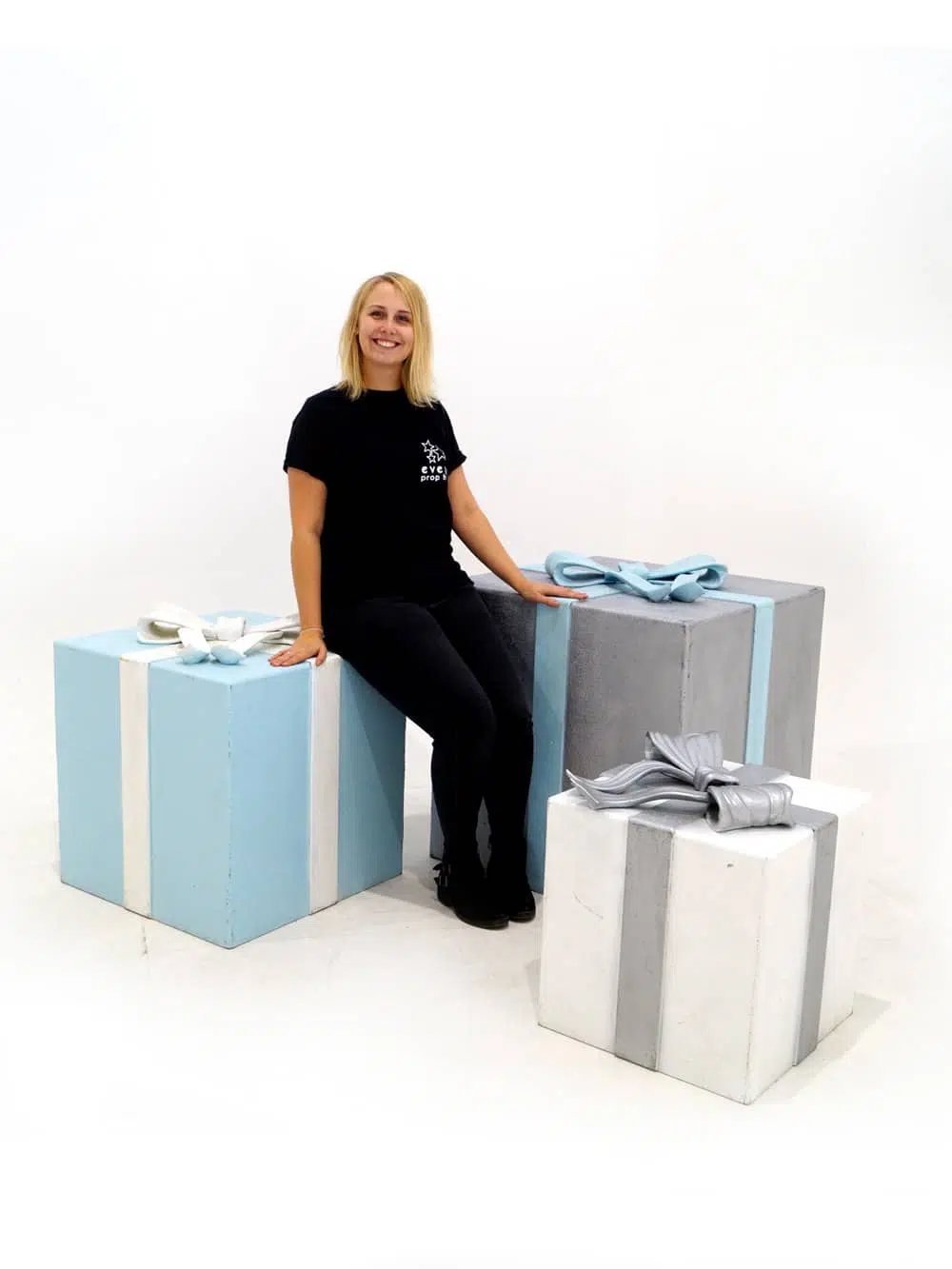 WWD63 Giant Christmas Present 3 Set _event_prop_hire_066