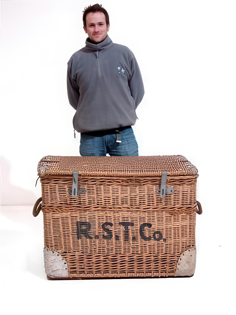 vintage_wicker_travel_case_05