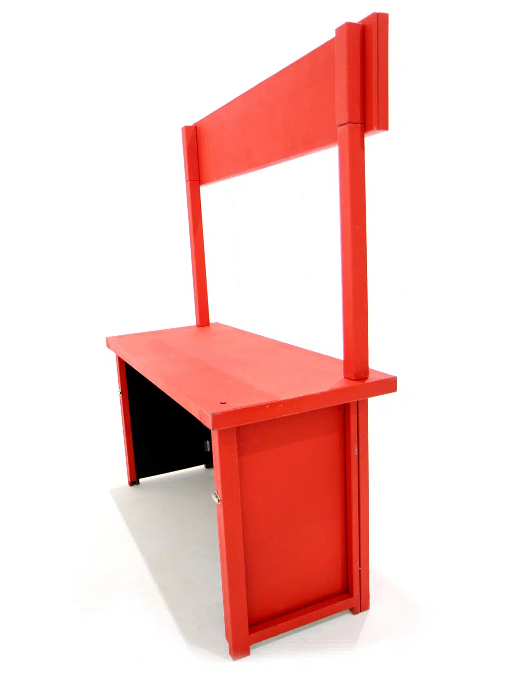 SN4512 Red Stall _event_prop_hire_210_Optimised