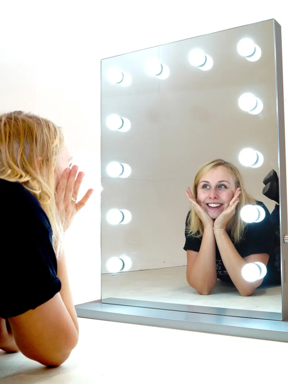 SN4877 Dressing Room Bulb Mirror _event_prop_hire_050