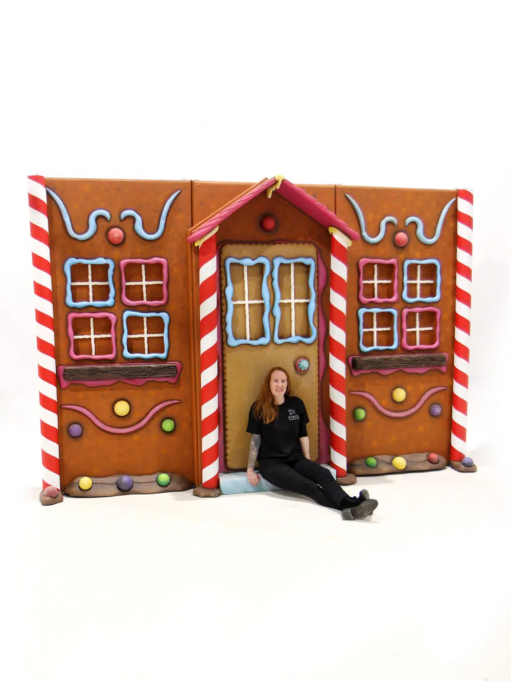 SN4434 Gingerbread House Front _event_prop_hire_008