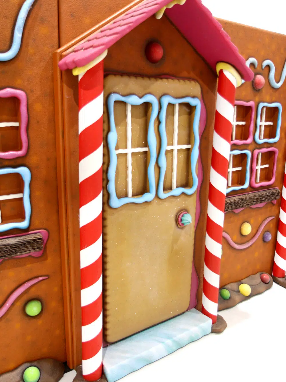 SN4434 Gingerbread House Front _event_prop_hire_010