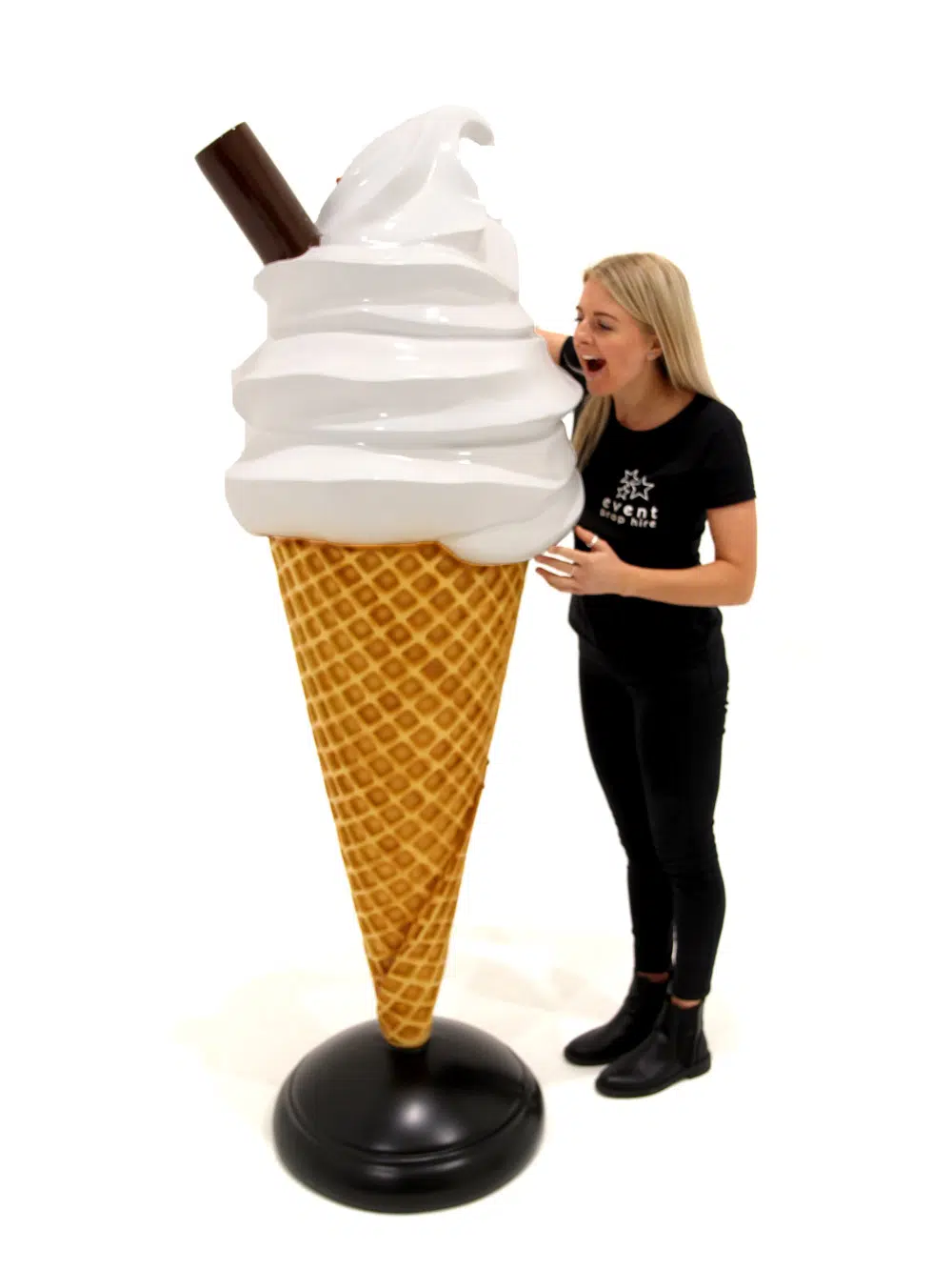 SN5618 Whipped Ice Cream with Chocolate Stick _event_prop_hire_013