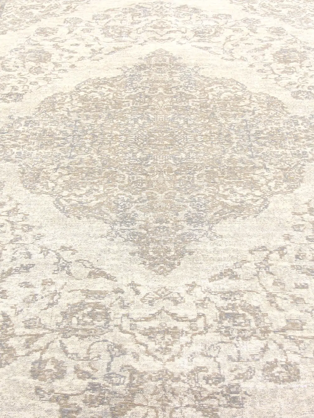 SN6968_Large Distressed Rug - Grey_186
