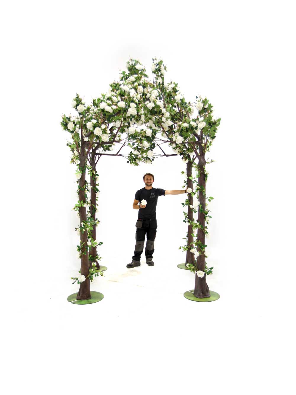 SN6936_pergola_cream_roses_6_event_prop_hire_optimised