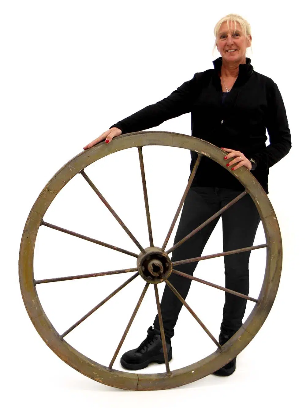 SN7417_Rustic Metal Wagon Wheel_event_prop_hire_EPH_Creative_304_optimised