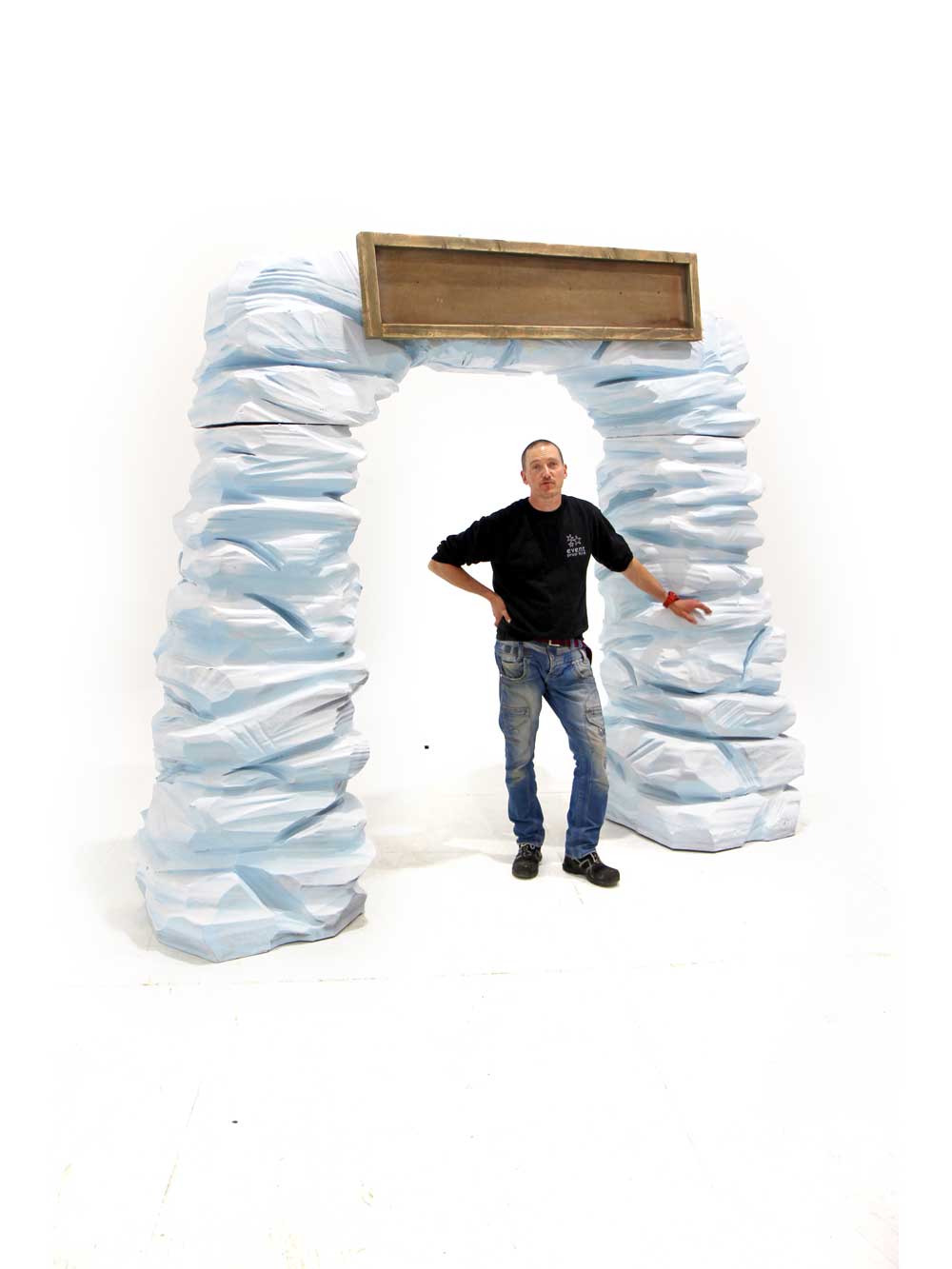 SN7286_ice_rock_entranceway_half_flat_backed_with_single_customisable_sign_2_event_prop_hire_optimised