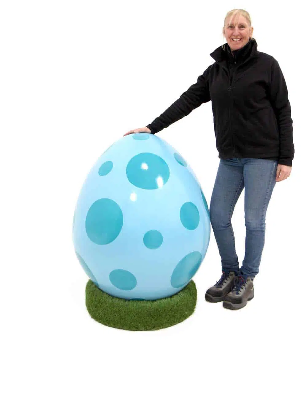 SN9387 SN9386_Giant Egg - Blue with Green Spots with Grass Circular Base_event_prop_hire_EPH_Creative_019_optimised