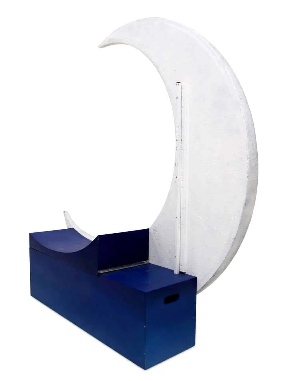 SN8623_Giant faceless Crescent Moon Prop on Stand_event_prop_hire_EPH_Creative_023_optimised