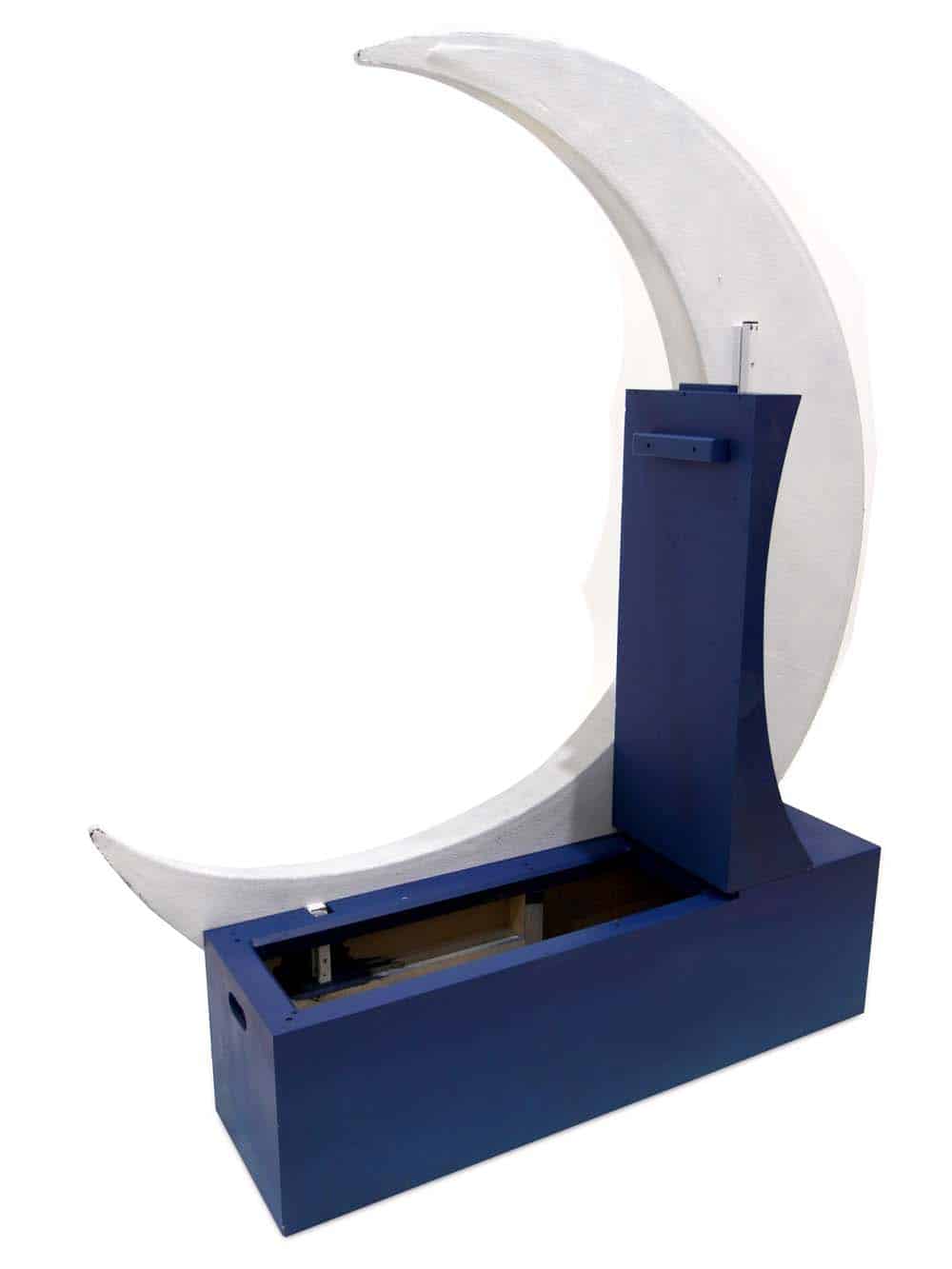 SN8623_Giant faceless Crescent Moon Prop on Stand_event_prop_hire_EPH_Creative_200_optimised