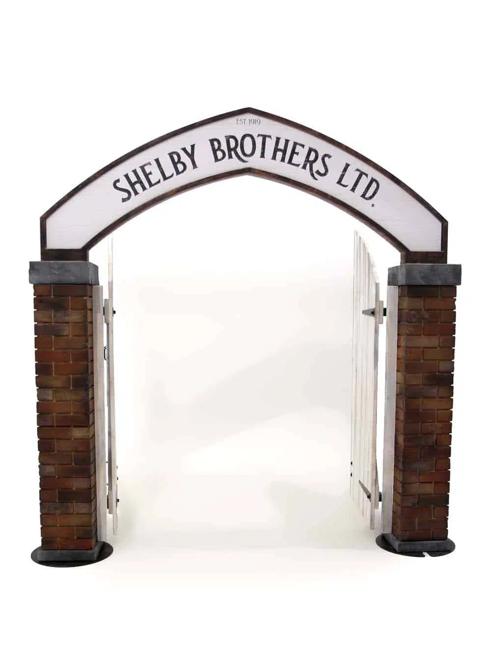 SN9532_Peaky Blinders Entranceway - Shelby's Yard_event_prop_hire_EPH_Creative_013_optimised