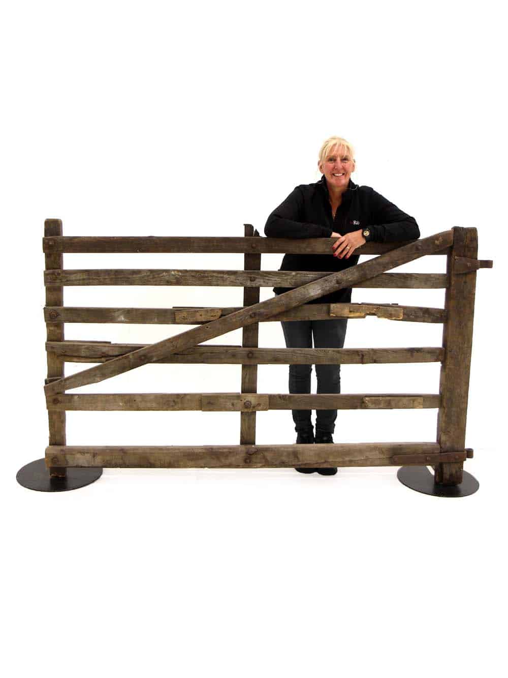 SN7418_Rustic Wooden Fence_event_prop_hire_EPH_Creative_329_optimised