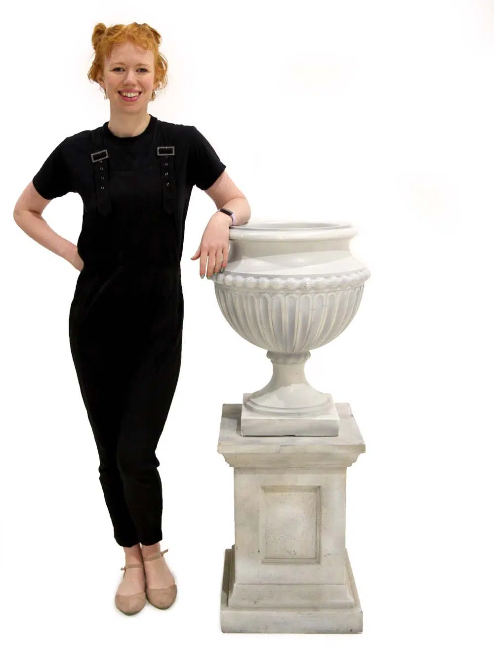 SN10102_Ribbed Stone Effect Urn on Plinth_event_prop_hire_EPH_Creative_62
