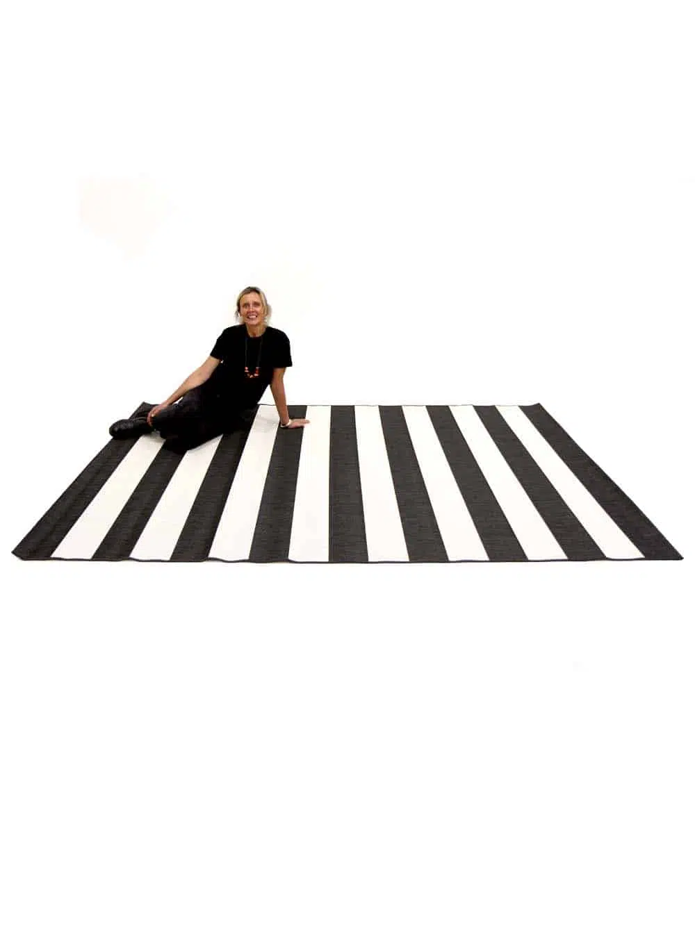 SN10271_Indoor_Outdoor Rug - Black_White (200 x 290 cm)_event_prop_hire_EPH_Creative_2_optimised
