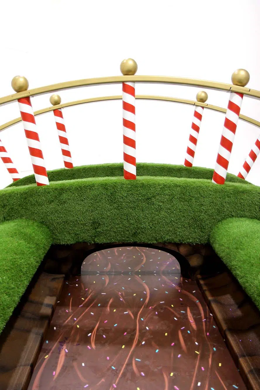 SN9326 Candy Cane Bridge MONTAGE - WITH DRESSING