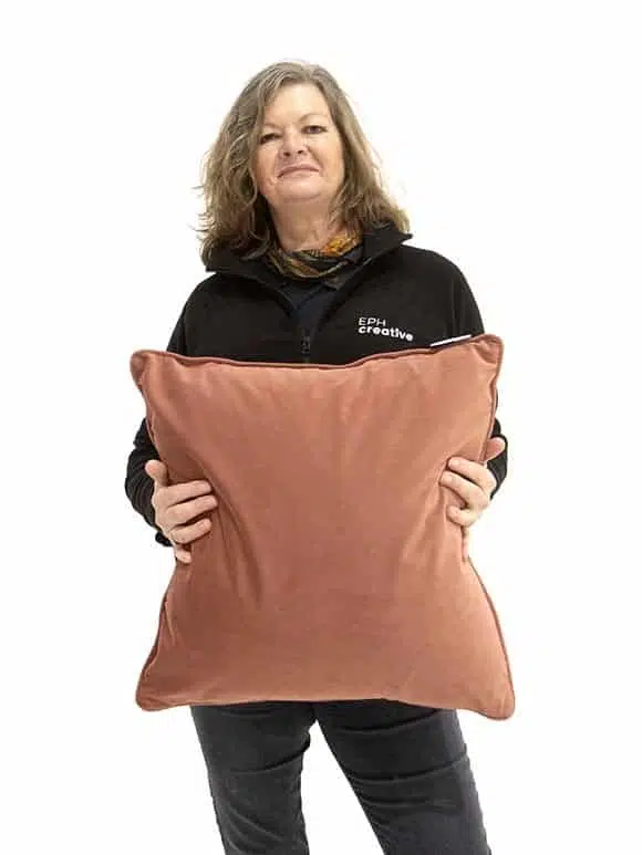 SN11662_Velvet Cushion - Dusty Pink__07902_optimised