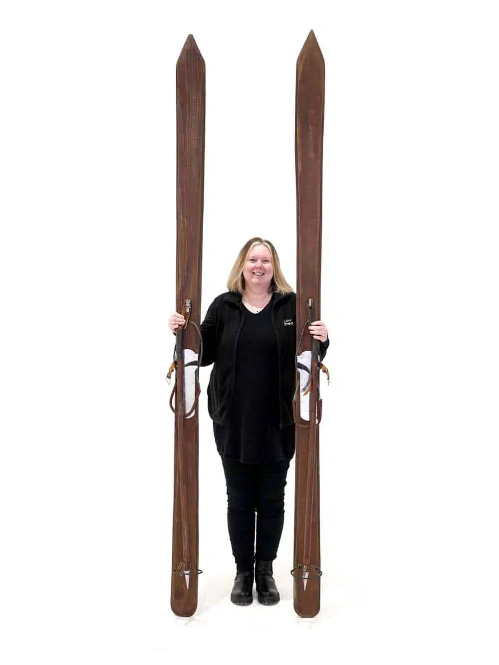 SN13266 _Giant Wooden Pair of Skis & Poles-event_prop_hire_EPH_Creative_909_optimised