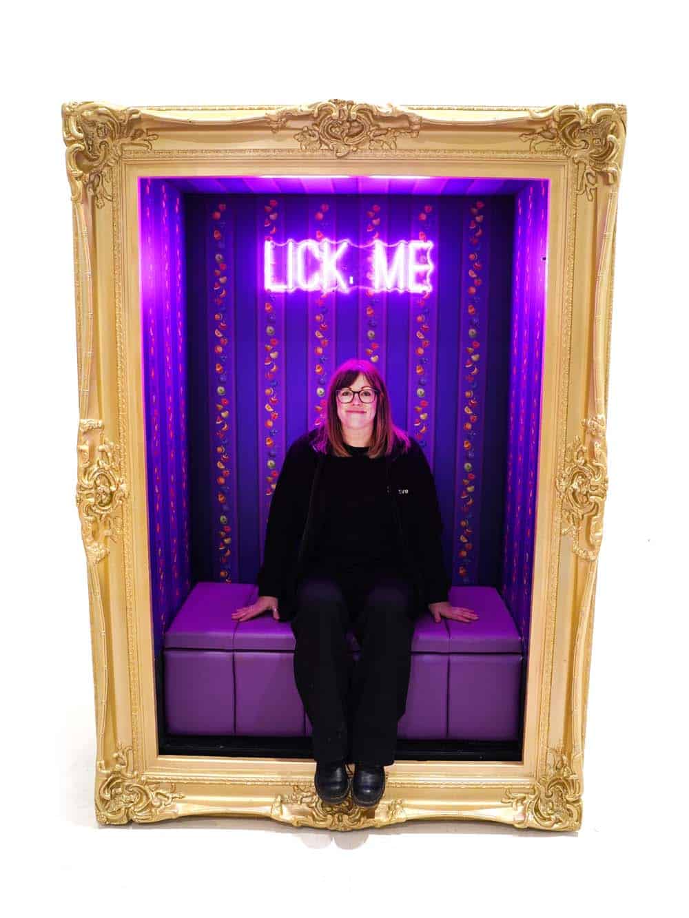 SN13679 _Frame Booth Seat - _Lickable Wallpaper_ - Photo Op_event_prop_hire_EPH_Creative_320 copy _optimised