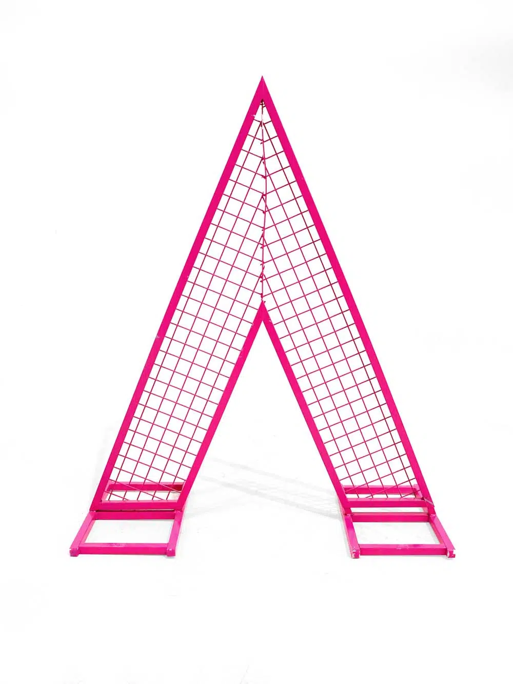 SN13269 _Triangular Mesh Frame - Pink - Small_event_prop_hire_EPH_Creative_097 _optimised