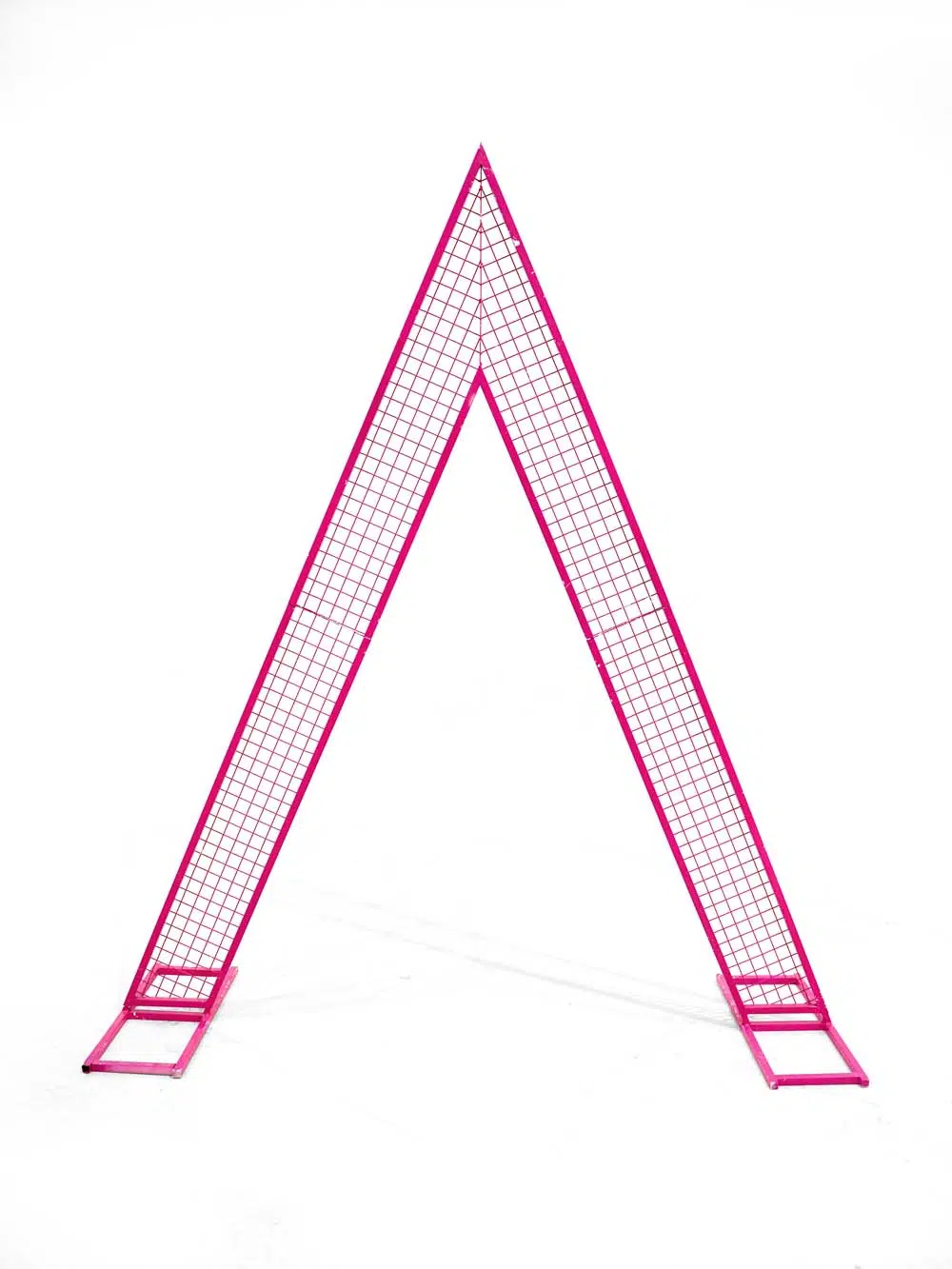 SN13271 _Triangular Mesh Frame - Pink - Large_event_prop_hire_EPH_Creative_082 _optimised