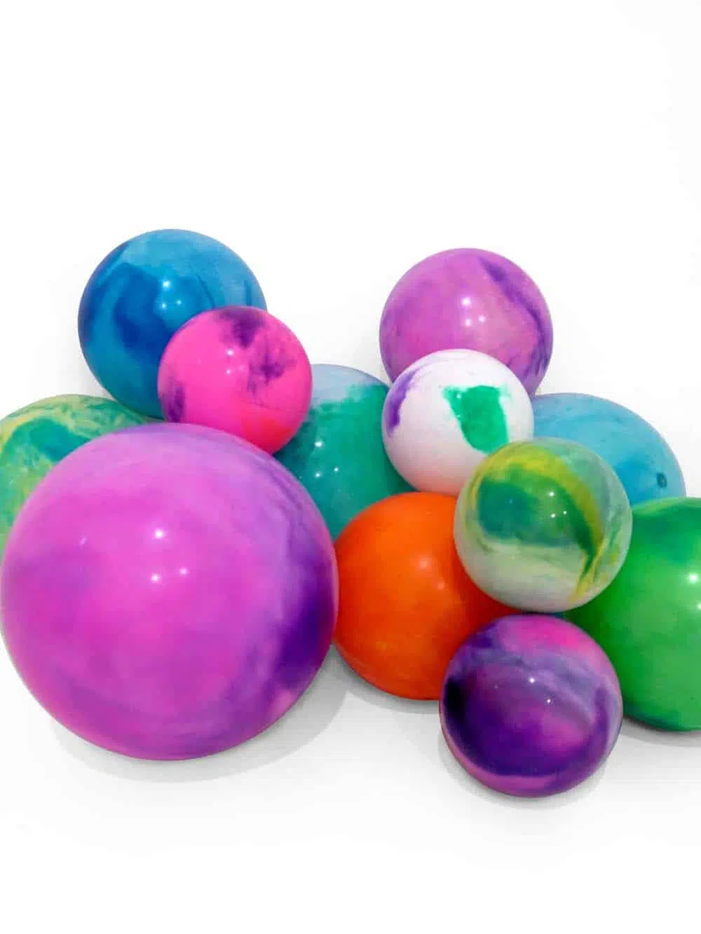 SN14098 _Inflatable Balls - Assorted Colours & Sizes - Pack of 12_event_prop_hire_EPH_Creative_ (3) _optimised