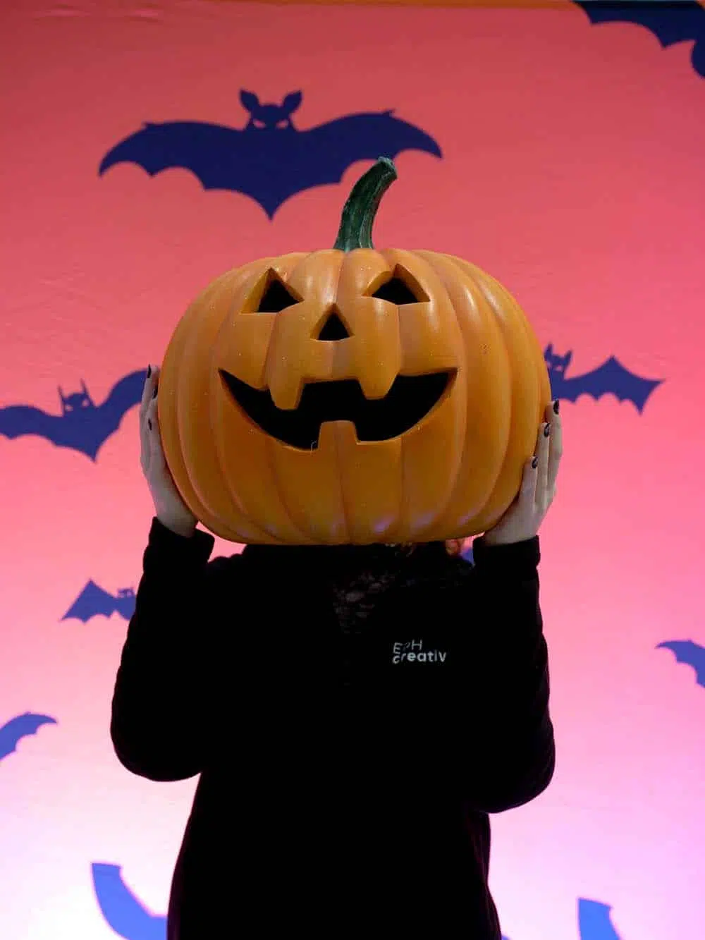 SN14718-_Halloween-Backdrop-Photo-Op-Pumpkins_event_prop_hire_EPH_Creative_298-copy-_optimised