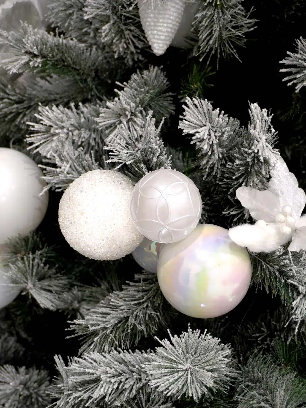 SN15113-_White-Luxe-Dressed-Tree-2.1m-Full-Gift-Box-Dressing-Kit_event_prop_hire_EPH_Creative_545-copy-_optimised