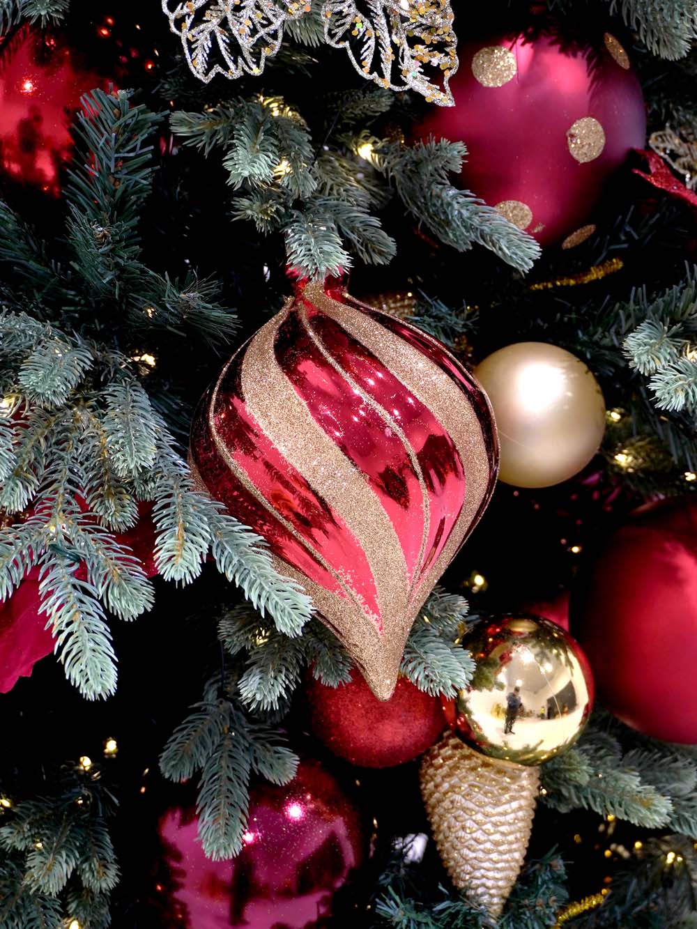 SN15115-_Traditional-Luxe-Dressed-Tree-2.1m-Full-Gift-Box-Dressing-Kit_event_prop_hire_EPH_Creative_686-_optimised